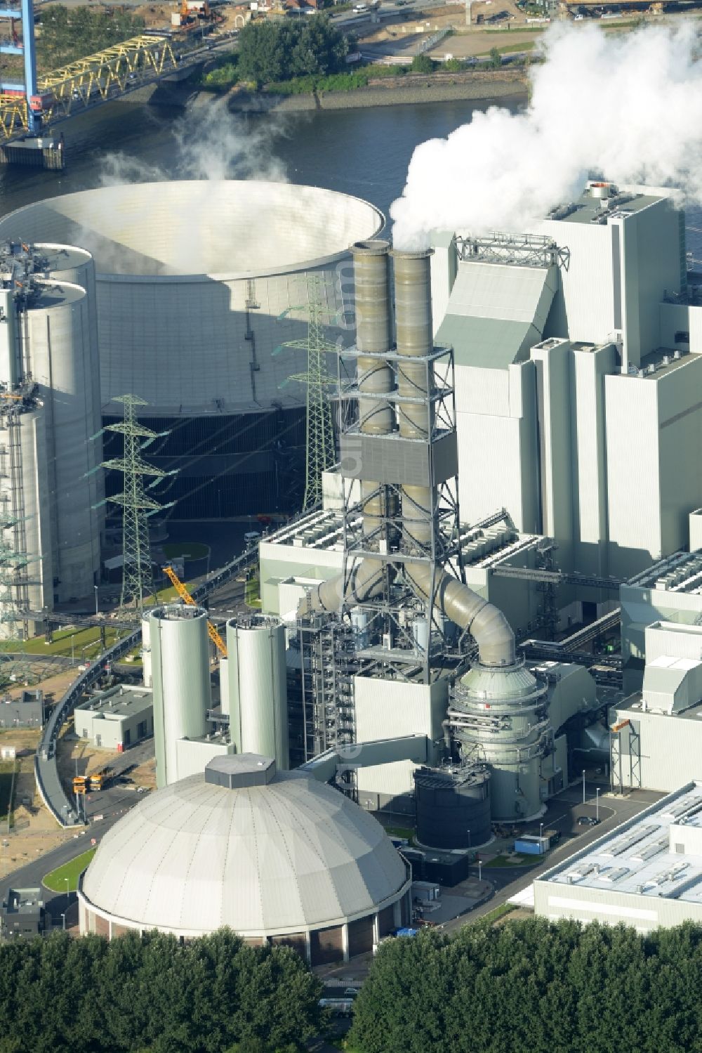 Hamburg from the bird's eye view: Coal power plants of the electric company Vattenfall in the district Moorburg in Hamburg in Germany