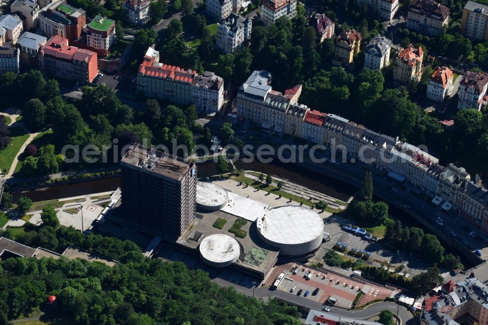 Aerial image Karlovy Vary - Karlsbad - Congressional centre and fair halls of the Thermal Velky Sal in Karlovy Vary - Karl's bath in Cechy - Bohemia, Czechia