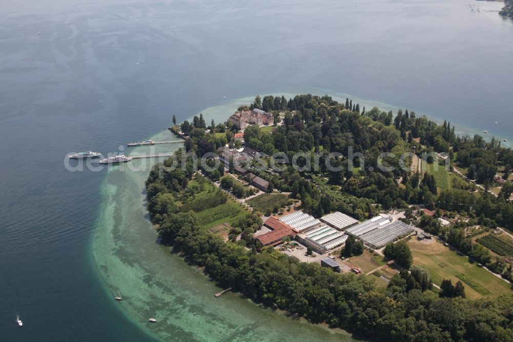 Konstanz, OT Litzelstetten-Maina from above - Isle of Mainau, Island of Flowers with Park and Castle, owned by the Swedish-born aristocratic family Bernadotte