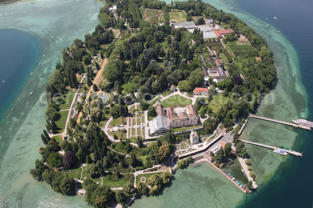 Konstanz, OT Litzelstetten-Maina from above - Isle of Mainau, Island of Flowers with Park and Castle, owned by the Swedish-born aristocratic family Bernadotte