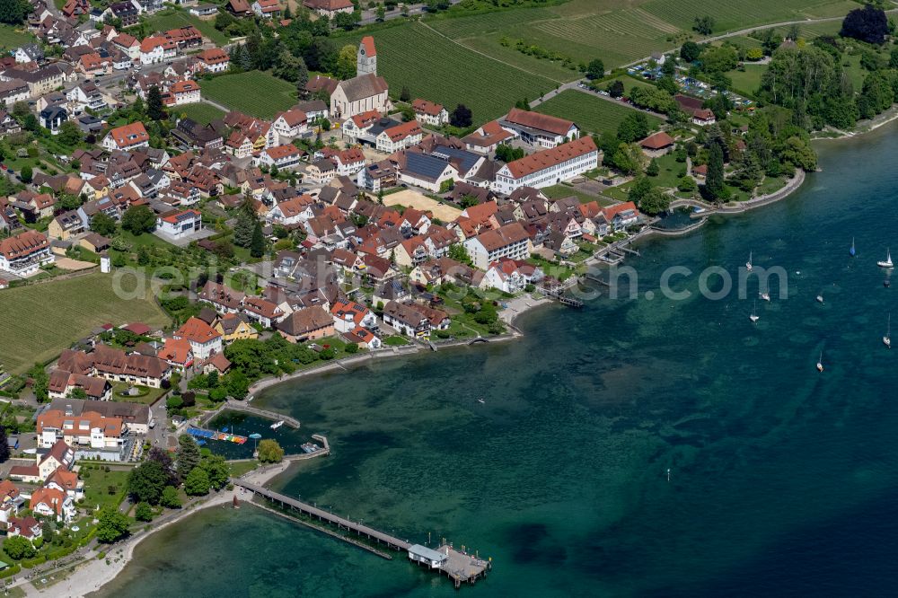 Aerial photograph Hagnau am Bodensee - Running surfaces and construction of the pier over the water surface . in Hagnau am Bodensee in the state Baden-Wuerttemberg, Germany