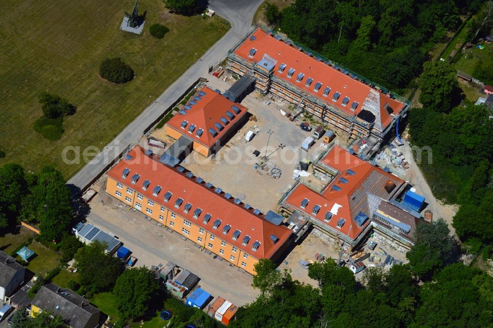 Aerial photograph Berlin - Construction site for the renovation and reconstruction of the building complex of the former military barracks Offizierheimgesellschaft Flugplatz Gatow e.V. on Kladower Damm in the district Kladow in Berlin, Germany