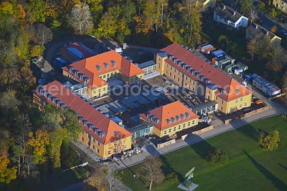 Aerial image Berlin - Construction site for the renovation and reconstruction of the building complex of the former military barracks Offizierheimgesellschaft Flugplatz Gatow e.V. on Kladower Damm in the district Kladow in Berlin, Germany