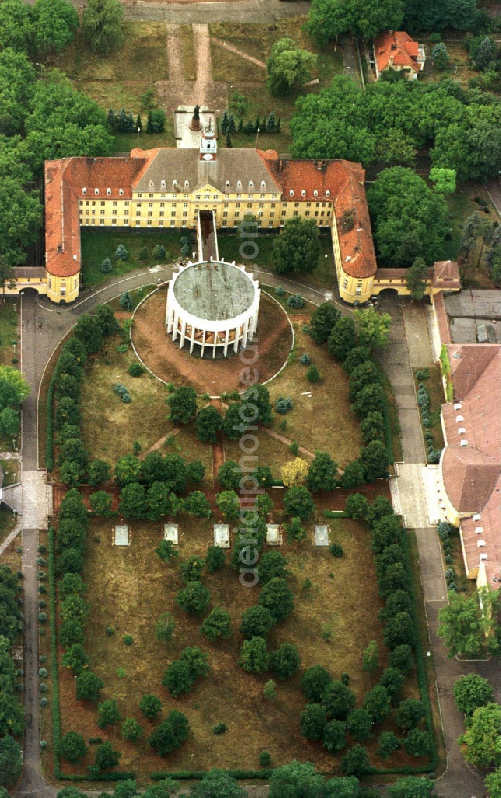 Aerial image Zossen - Construction site for the renovation and reconstruction of the building complex of the former military barracks and terraced houses in Zossen in the state Brandenburg, Germany