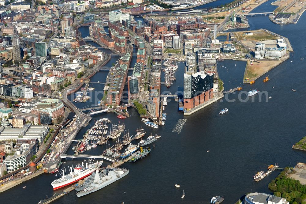 Aerial photograph Hamburg - The Elbe Philharmonic Hall on the river bank of the Elbe in Hamburg