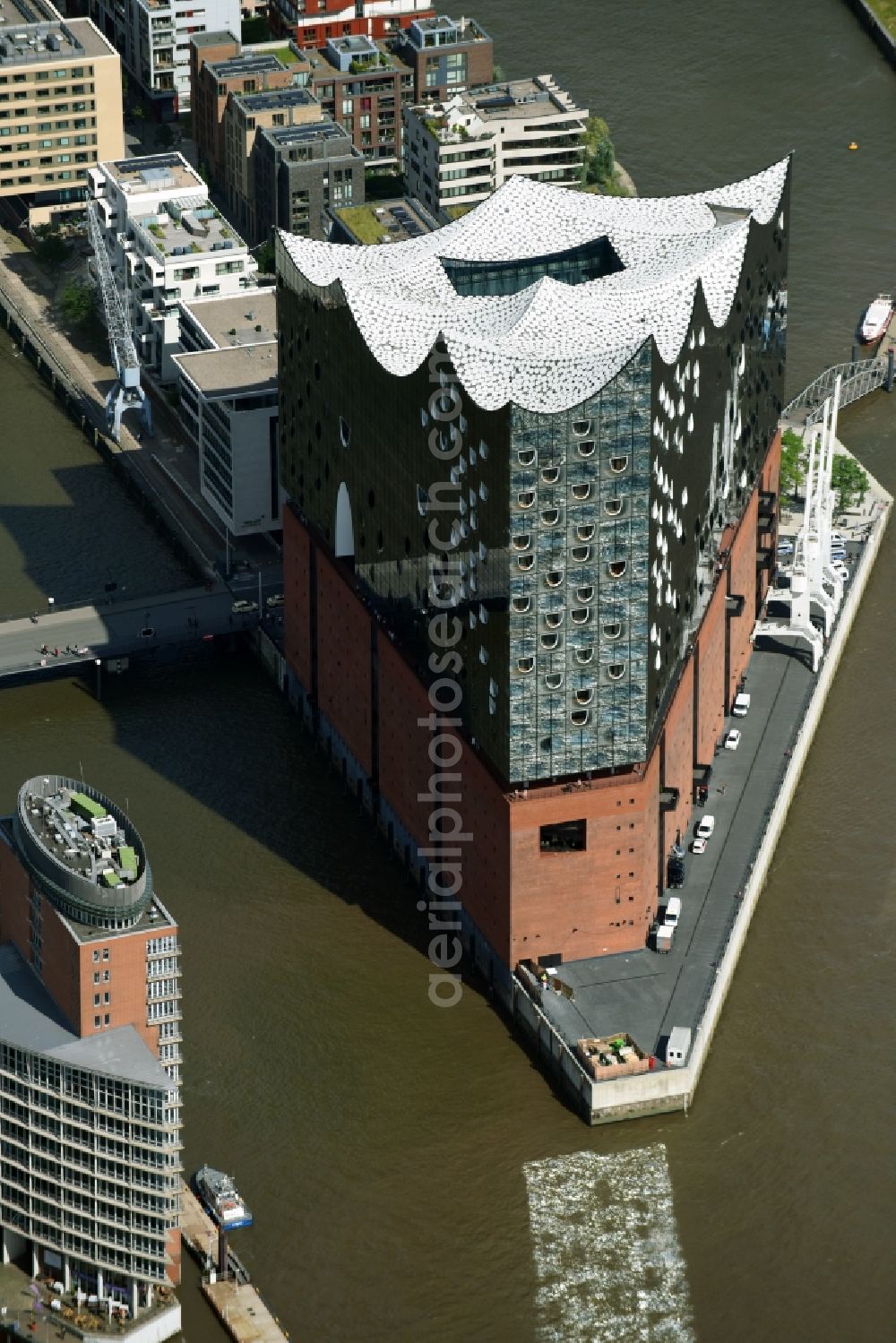 Aerial photograph Hamburg - The Elbe Philharmonic Hall on the river bank of the Elbe in Hamburg