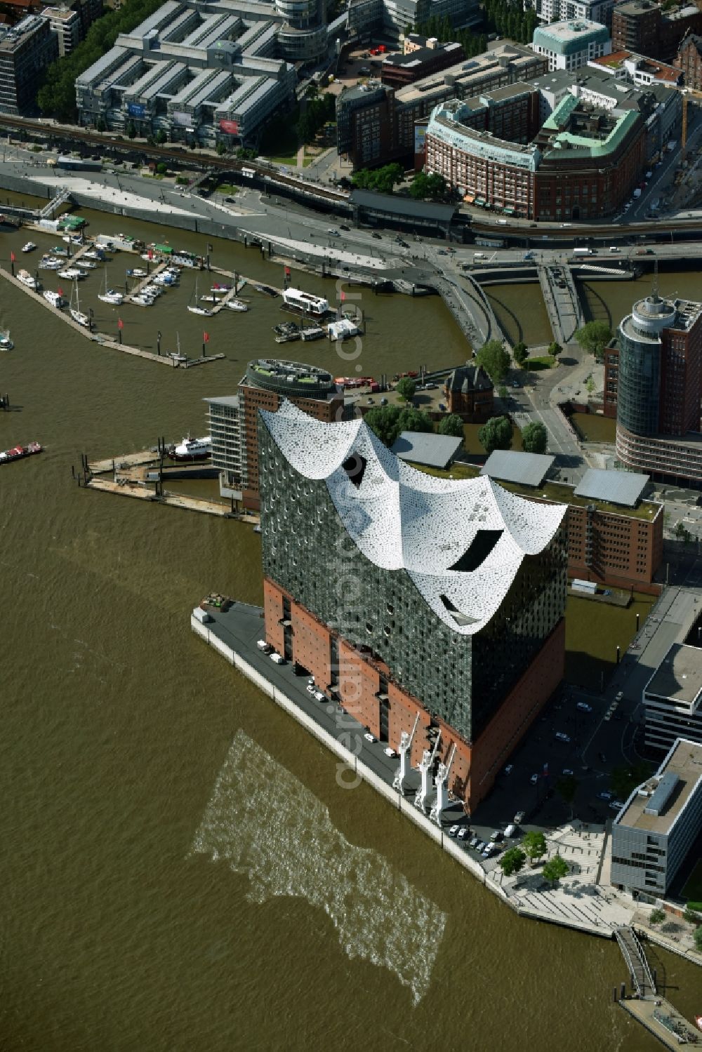 Aerial image Hamburg - The Elbe Philharmonic Hall on the river bank of the Elbe in Hamburg