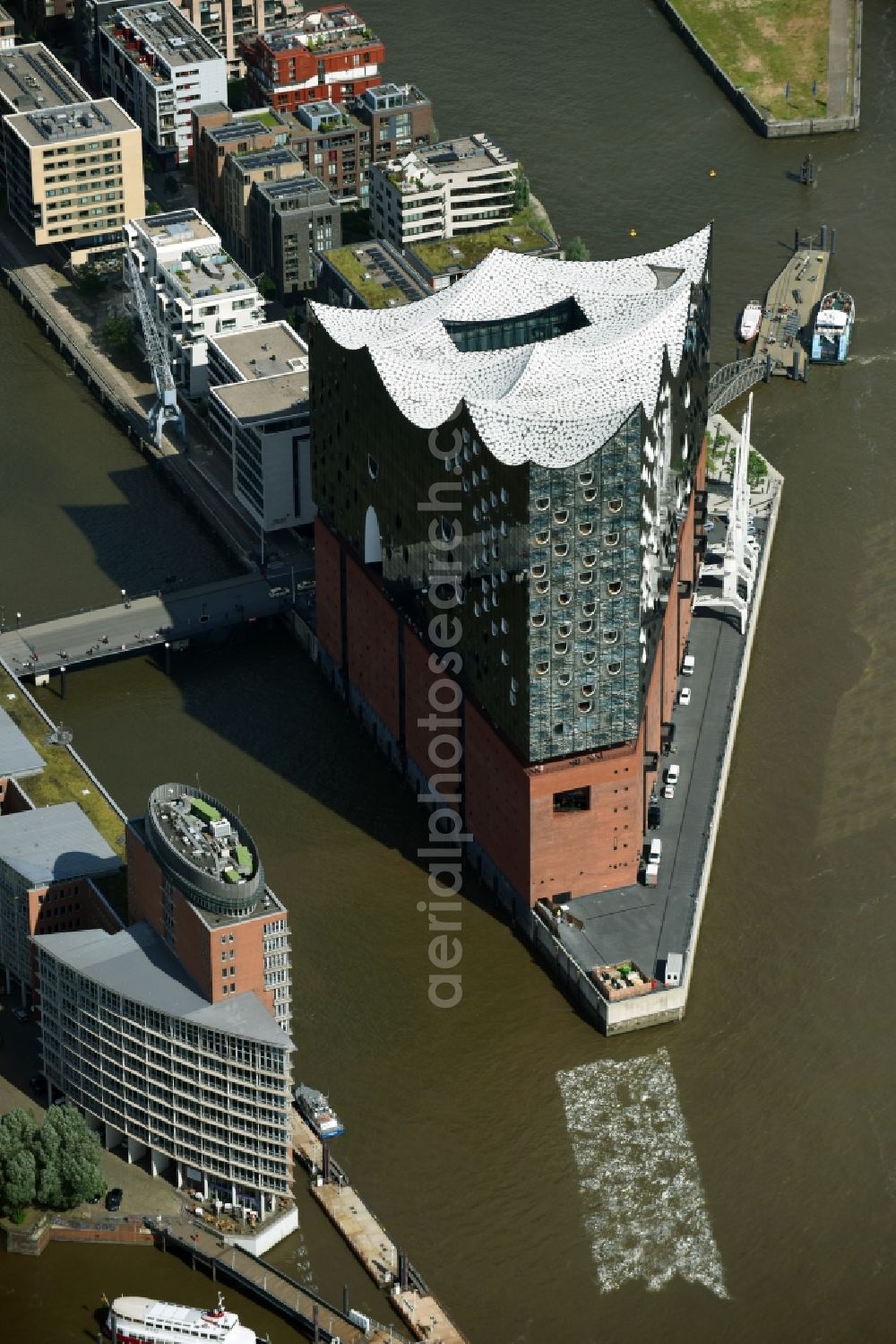 Hamburg from the bird's eye view: The Elbe Philharmonic Hall on the river bank of the Elbe in Hamburg