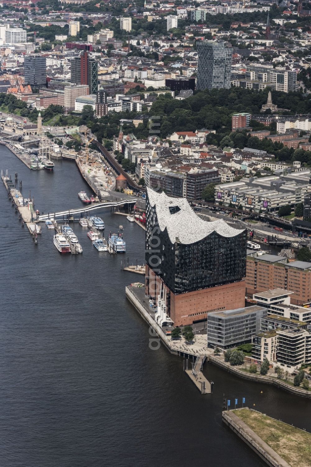 Aerial image Hamburg - The Elbe Philharmonic Hall on the river bank of the Elbe in Hamburg