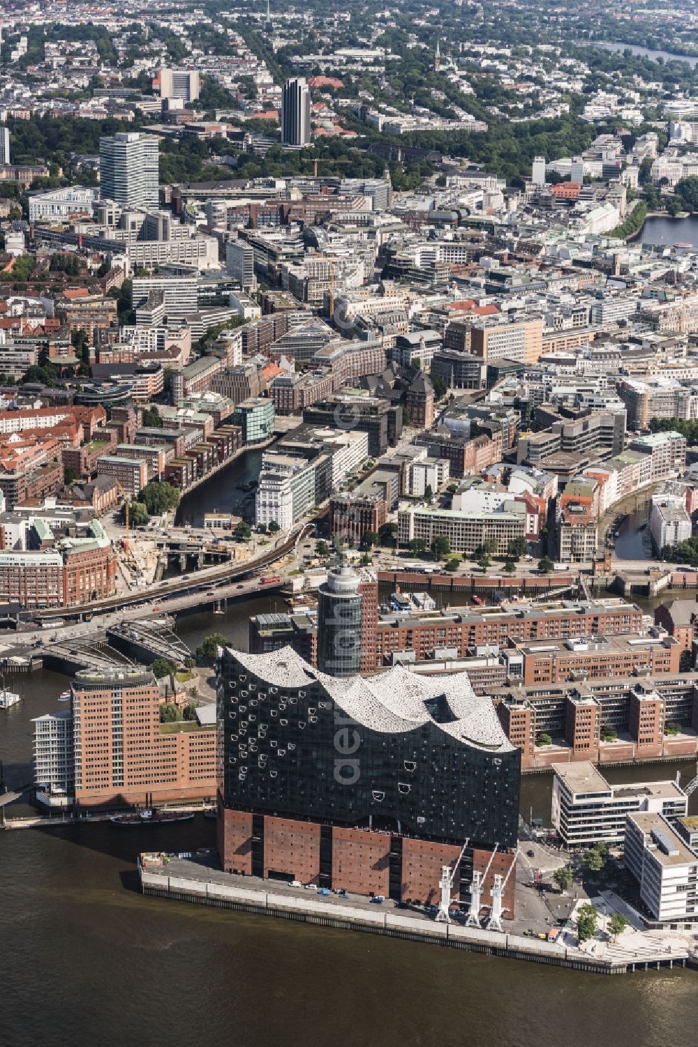 Hamburg from the bird's eye view: The Elbe Philharmonic Hall on the river bank of the Elbe in Hamburg