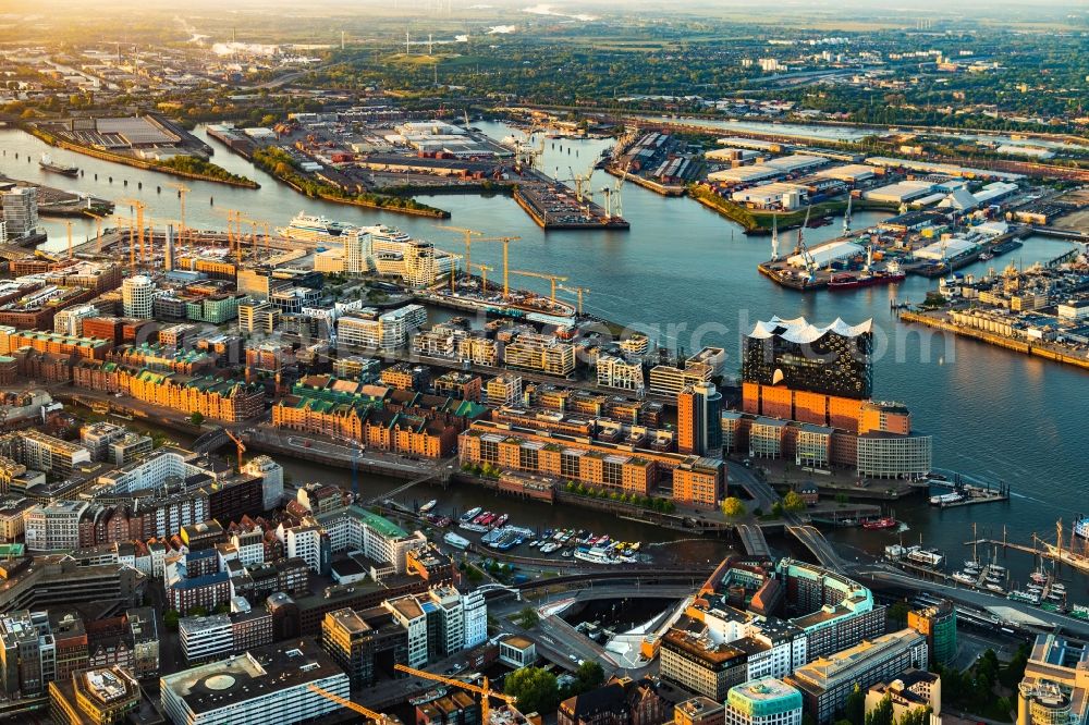 Aerial photograph Hamburg - The Elbe Philharmonic Hall on the river bank of the Elbe in Hamburg