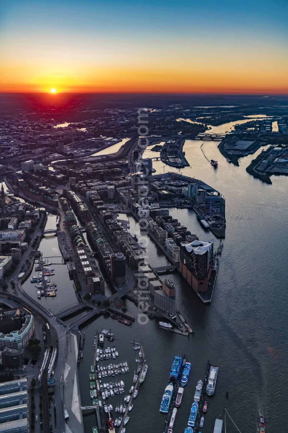 Hamburg from above - The Elbe Philharmonic Hall on the river bank of the Elbe in Hamburg