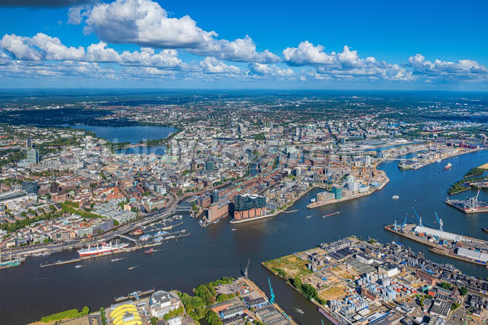 Hamburg from the bird's eye view: The Elbe Philharmonic Hall on the river bank of the Elbe in Hamburg