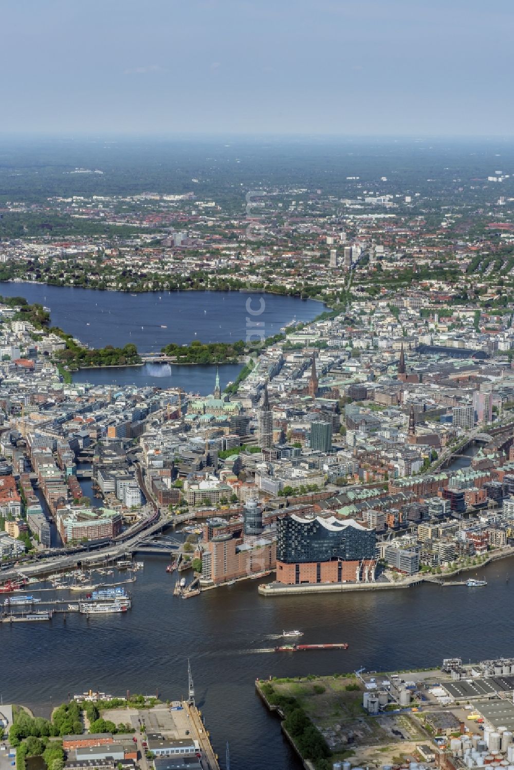 Hamburg from the bird's eye view: The Elbe Philharmonic Hall on the river bank of the Elbe in Hamburg