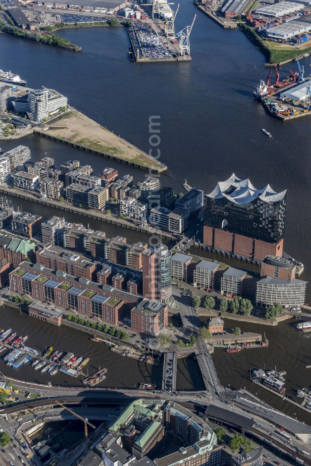 Aerial image Hamburg - The Elbe Philharmonic Hall on the river bank of the Elbe in Hamburg