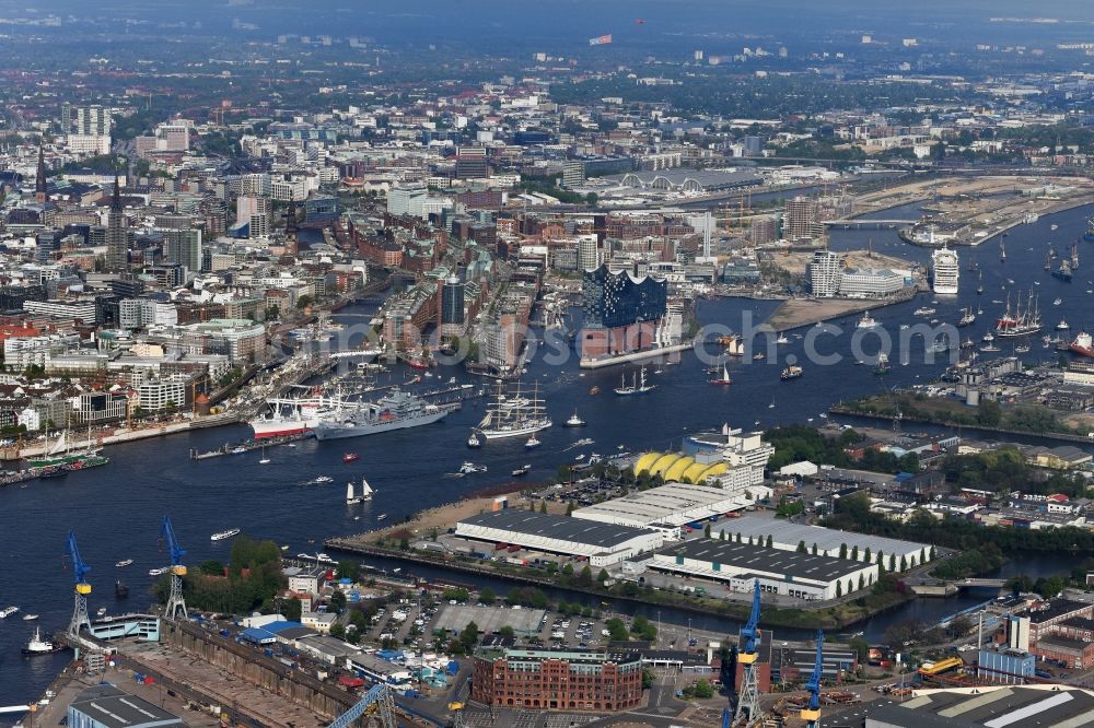 Hamburg from the bird's eye view: The Elbe Philharmonic Hall on the river bank of the Elbe in Hamburg