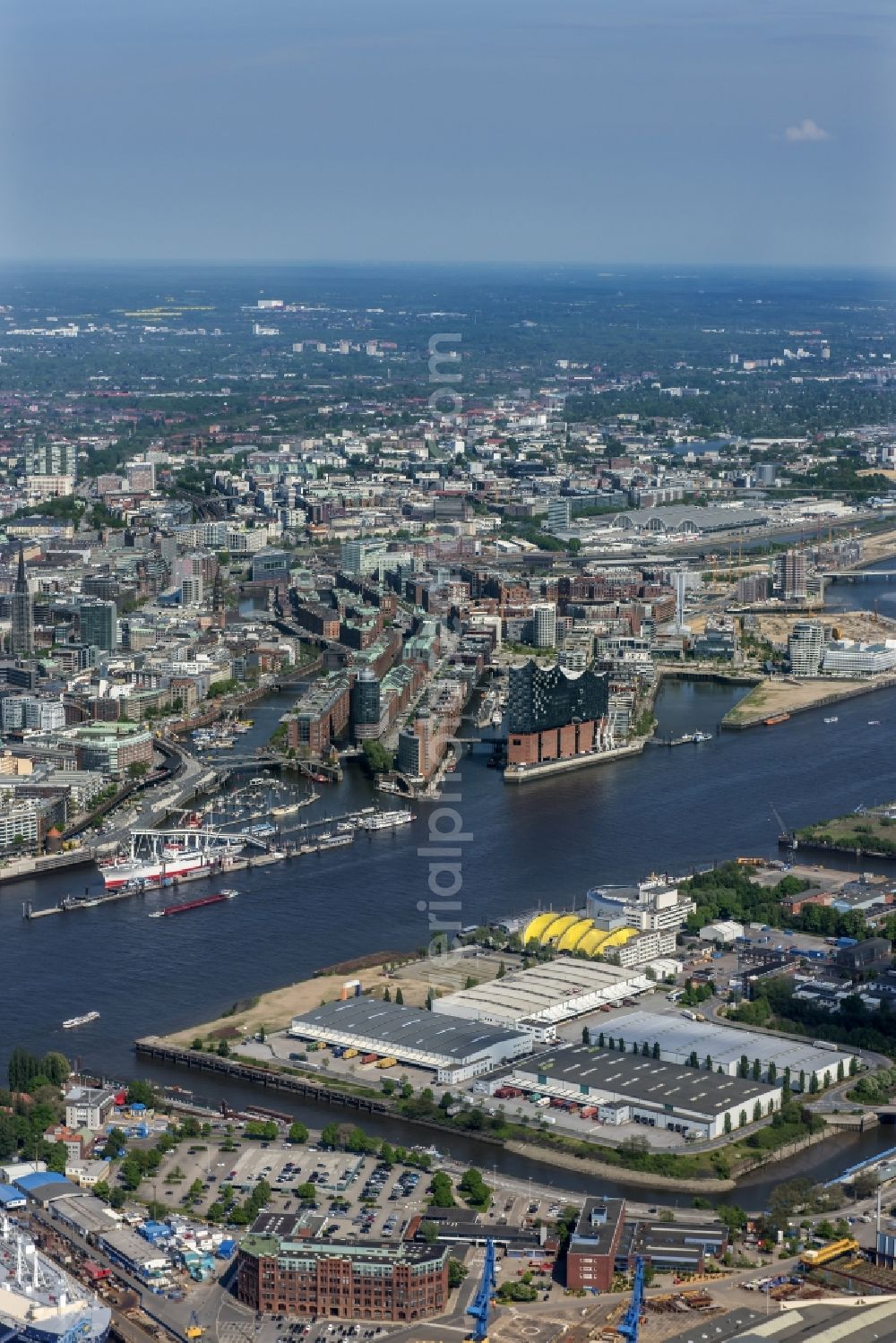 Aerial image Hamburg - The Elbe Philharmonic Hall on the river bank of the Elbe in Hamburg