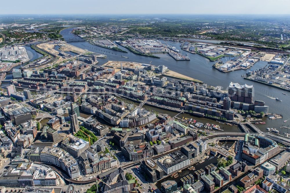 Hamburg from the bird's eye view: The Elbe Philharmonic Hall on the river bank of the Elbe in Hamburg