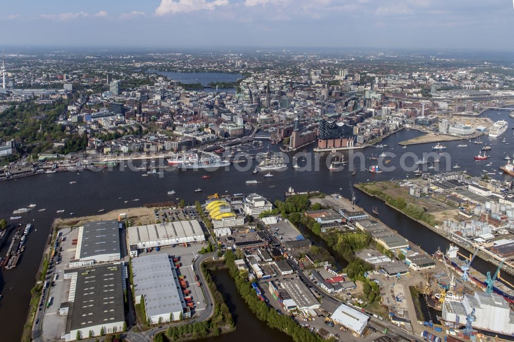 Hamburg from the bird's eye view: The Elbe Philharmonic Hall on the river bank of the Elbe in Hamburg