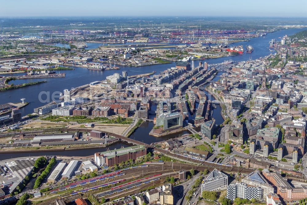 Hamburg from above - The Elbe Philharmonic Hall on the river bank of the Elbe in Hamburg