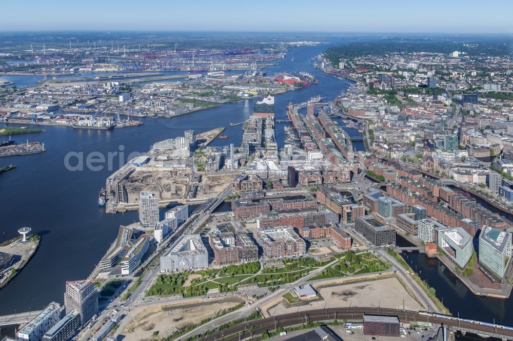 Hamburg from the bird's eye view: The Elbe Philharmonic Hall on the river bank of the Elbe in Hamburg