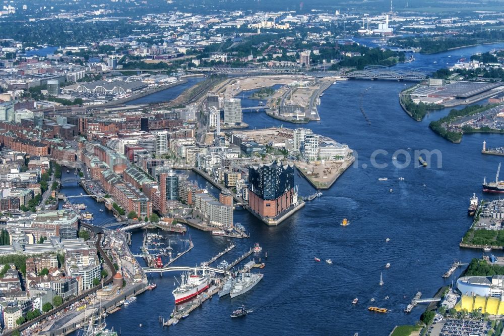 Hamburg from the bird's eye view: The Elbe Philharmonic Hall on the river bank of the Elbe in Hamburg