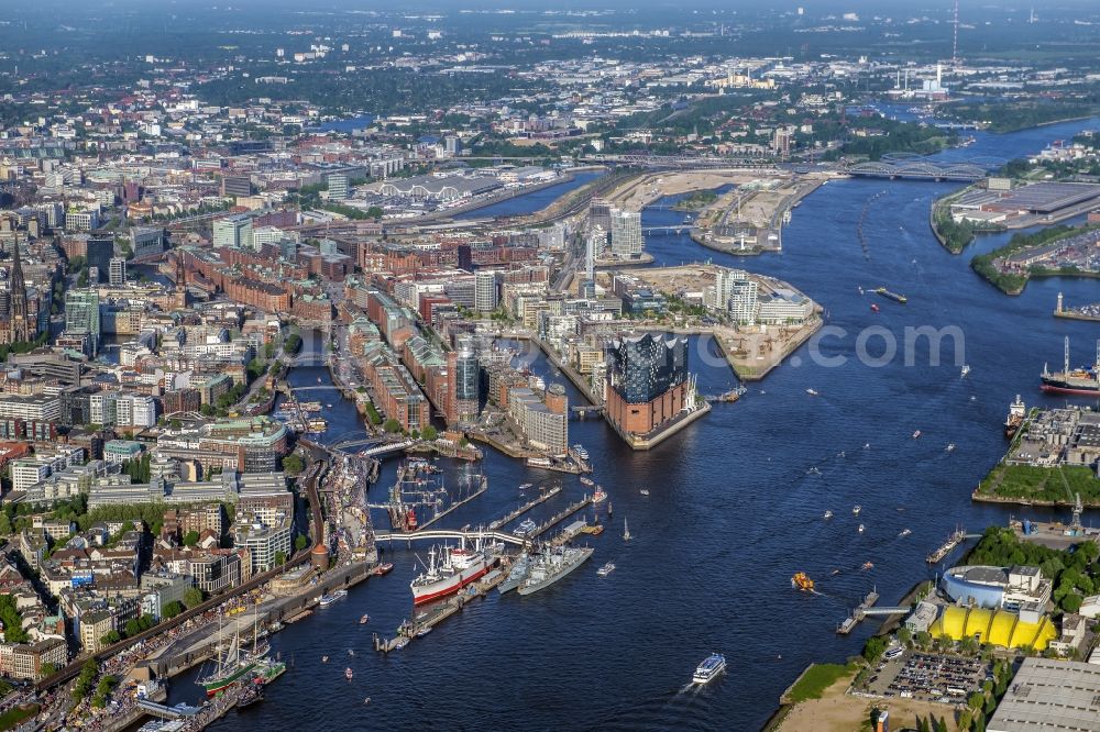 Aerial photograph Hamburg - The Elbe Philharmonic Hall on the river bank of the Elbe in Hamburg