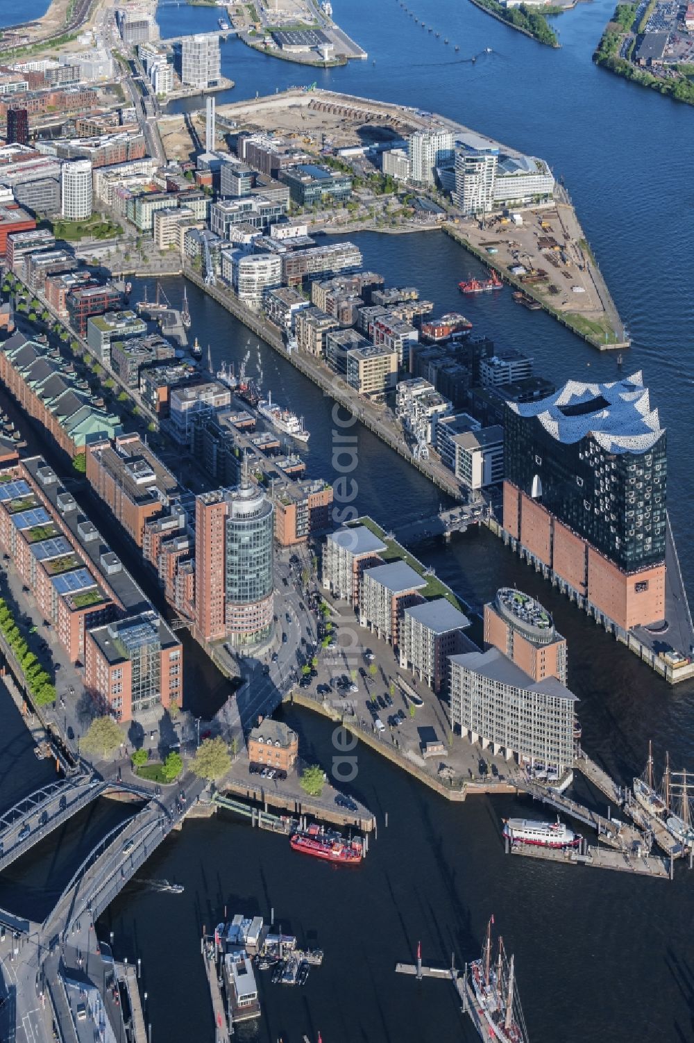 Hamburg from above - The Elbe Philharmonic Hall on the river bank of the Elbe in Hamburg