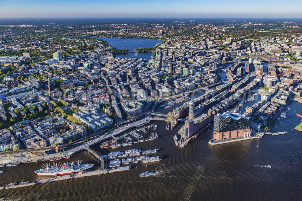 Hamburg from above - The Elbe Philharmonic Hall on the river bank of the Elbe in Hamburg