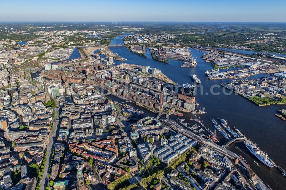 Hamburg from the bird's eye view: The Elbe Philharmonic Hall on the river bank of the Elbe in Hamburg