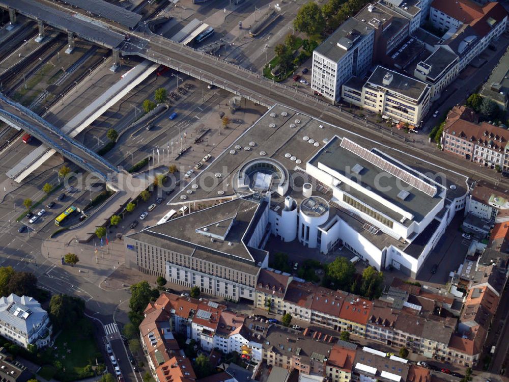 Aerial image Freiburg - Das Konzerthaus Freiburg zwischen der Sedanstraße / Bertoldstraße am westlichen Rand der Altstadt in Freiburg, Baden-Württemberg. Es wird für Konzert- und Kulturveranstaltungen sowie für Tagungen und Kongresse genutzt. The concert house Konzerthaus Freiburg between the streets Sedanstrasse and Bertoldstrasse at the western edge of the historic city of Freiburg, Baden-Wuerttemberg. Used for concert and cultural events as well as conferences and congresses.