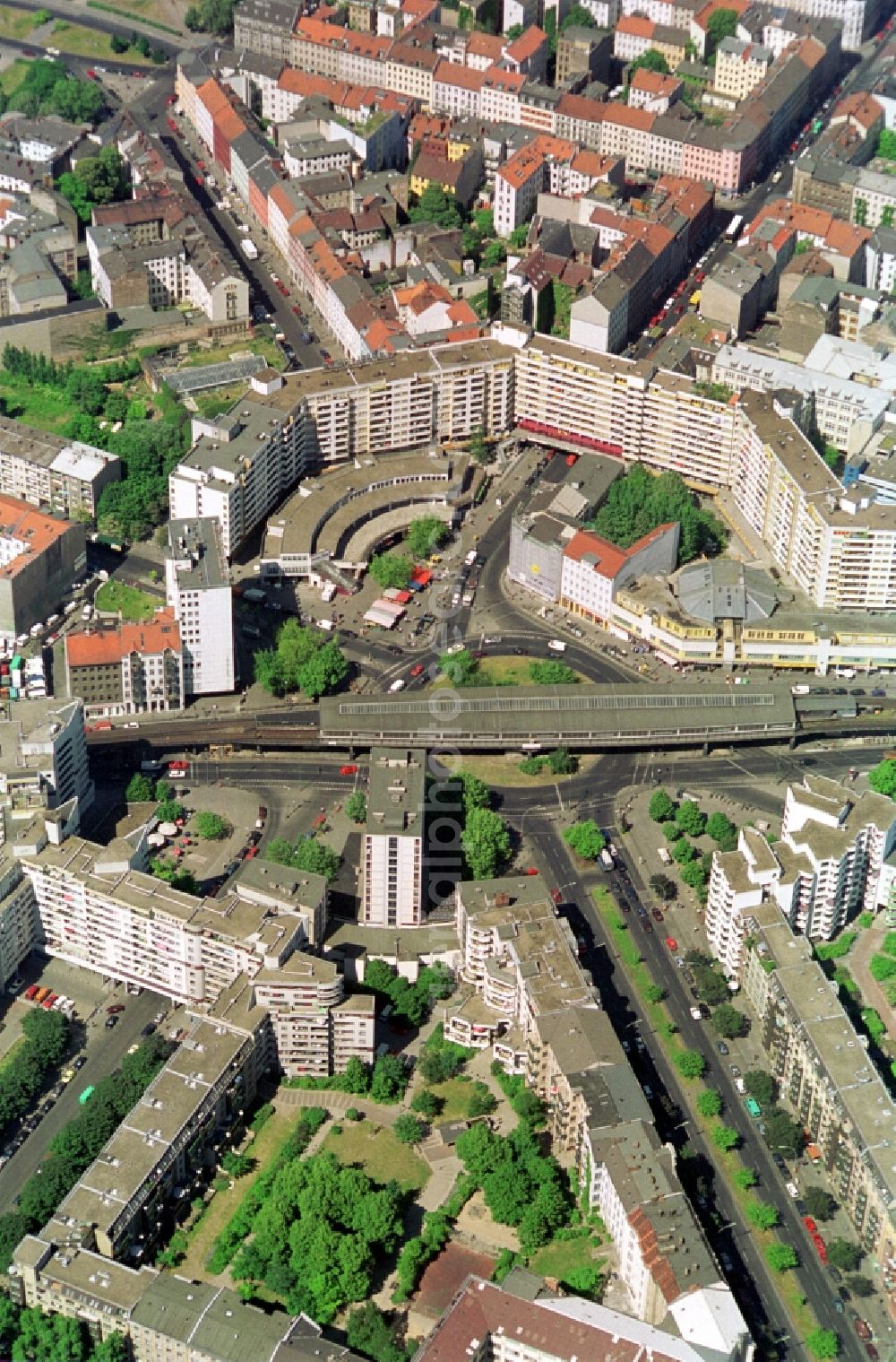 Berlin from the bird's eye view: View of the Kottbusser Platz square with the same name mentioned metro nodes in Berlin-Kreuzberg. The Kotti has been known since the construction of the Neuen Kreuzberger Zentrum as a social focal point