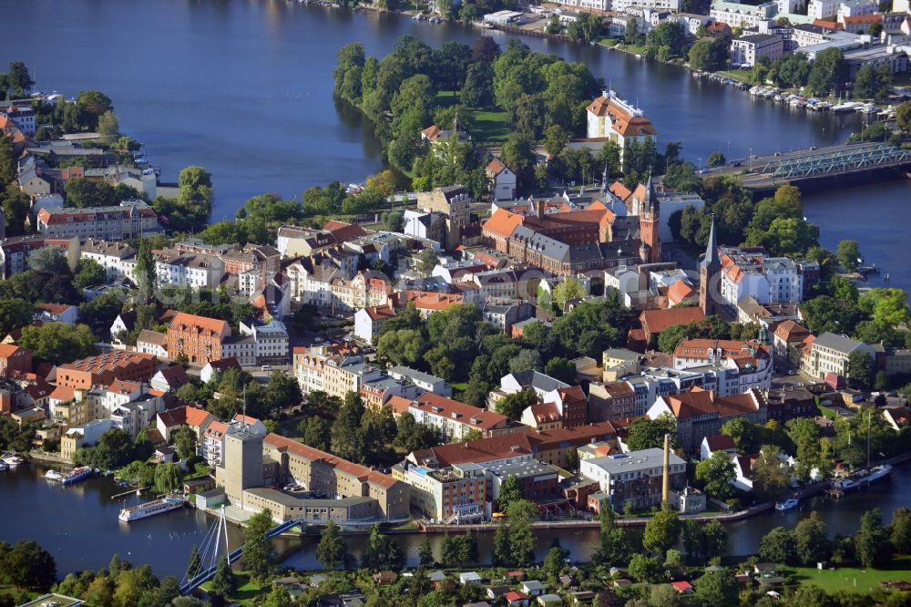 Berlin from the bird's eye view: View at the historic old town of Köpenick including the town hall and the Castle in the district of Treptow-Köpenick in Berlin