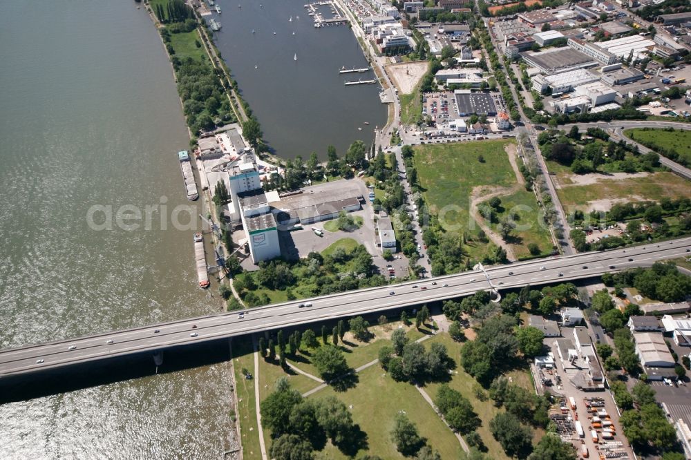 Wiesbaden from above - On the banks of the Rhine lying factory of the Raiffeisen Waren-Zentrale Rhein-Main eG. Production facility of feed with direct loading of the goods for sea transport. The plant is located in the district of Schierstein in Wiesbaden in Hesse