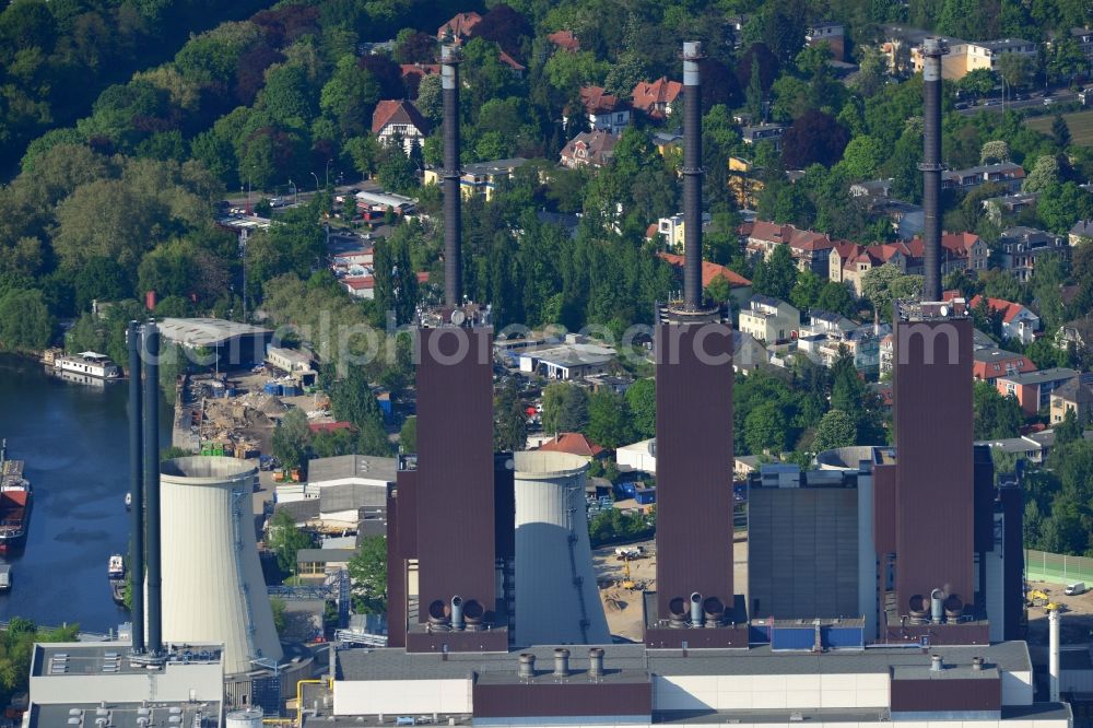 Berlin Lichterfelde from the bird's eye view: Exhaust towers of the Vattenfall Europe AG at Teltowkanal in Berlin Lichterfelde