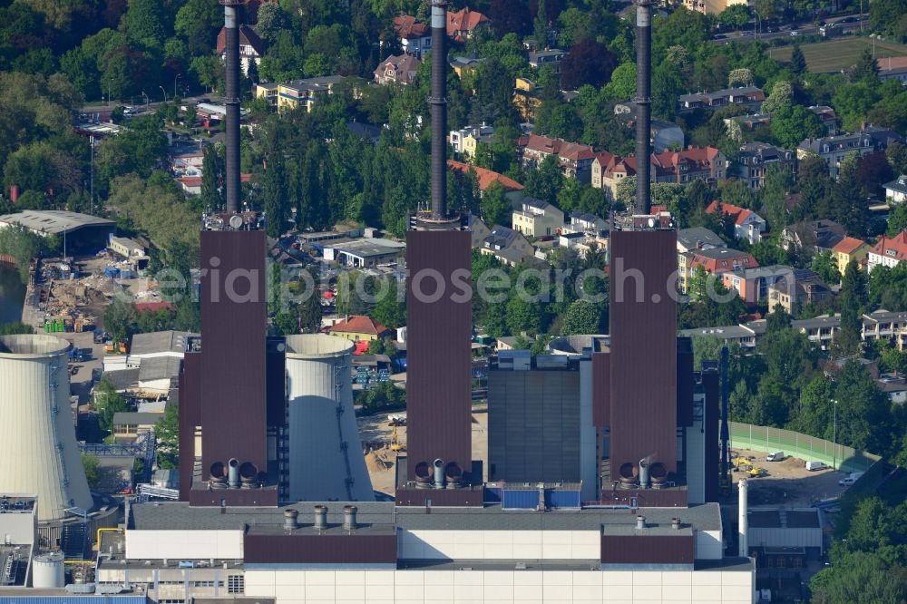 Aerial image Berlin Lichterfelde - Exhaust towers of the Vattenfall Europe AG at Teltowkanal in Berlin Lichterfelde