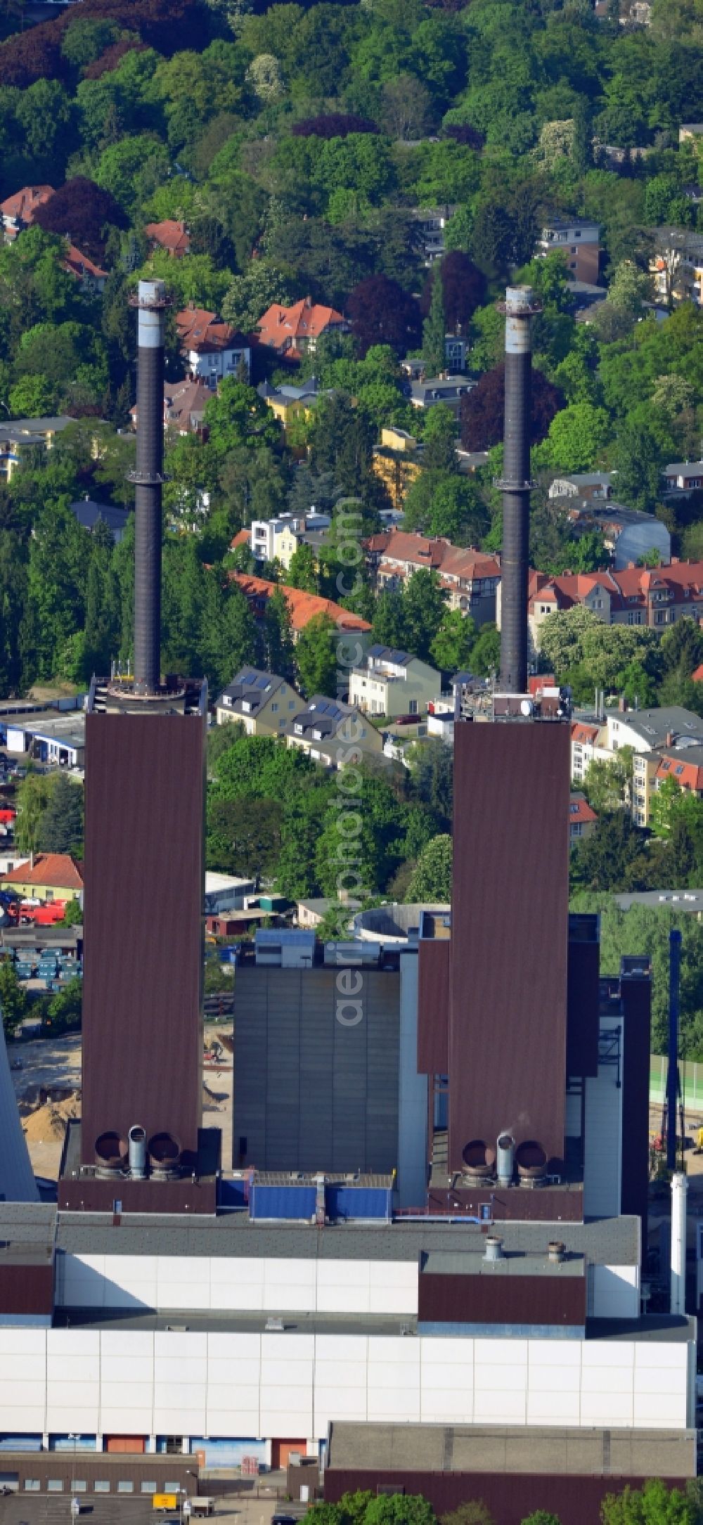 Aerial photograph Berlin Lichterfelde - Exhaust towers of the Vattenfall Europe AG at Teltowkanal in Berlin Lichterfelde