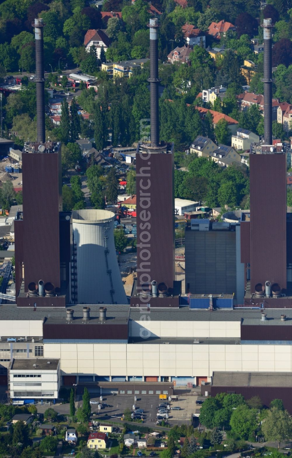 Berlin Lichterfelde from above - Exhaust towers of the Vattenfall Europe AG at Teltowkanal in Berlin Lichterfelde