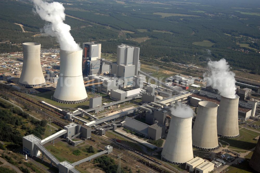 Boxberg (Oberlausitz) from the bird's eye view: Blick auf das Kraftwerk Boxberg, ein Braunkohlekraftwerk in der Oberlausitz. Es erreicht eine Leistung von 1900 Megawatt, verteilt auf drei Kraftwerksblöcke. Bis zum Jahr 2011 entsteht am Standort ein weiterer Kraftwerksblock mit einer Leistung von 675 MW. Um diesen mit Kohle zu versorgen, wurde der gestundete Tagebau Reichwalde durch Vattenfall Europe Mining (ehemals LAUBAG) wieder aktiviert. Am 16. Oktober 2006 begannen die Erdarbeiten, und am 13. April 2007 fand die Grundsteinlegung für das neue Kraftwerk statt. Kontakt Vattenfall Europe AG: Tel. +49(0)30 818222, Email: info@vattenfall.de; Kontakt TVF ALTWERT GmbH: Tel. +49(0)3542 893820, Email: info@tvf-altwert.de