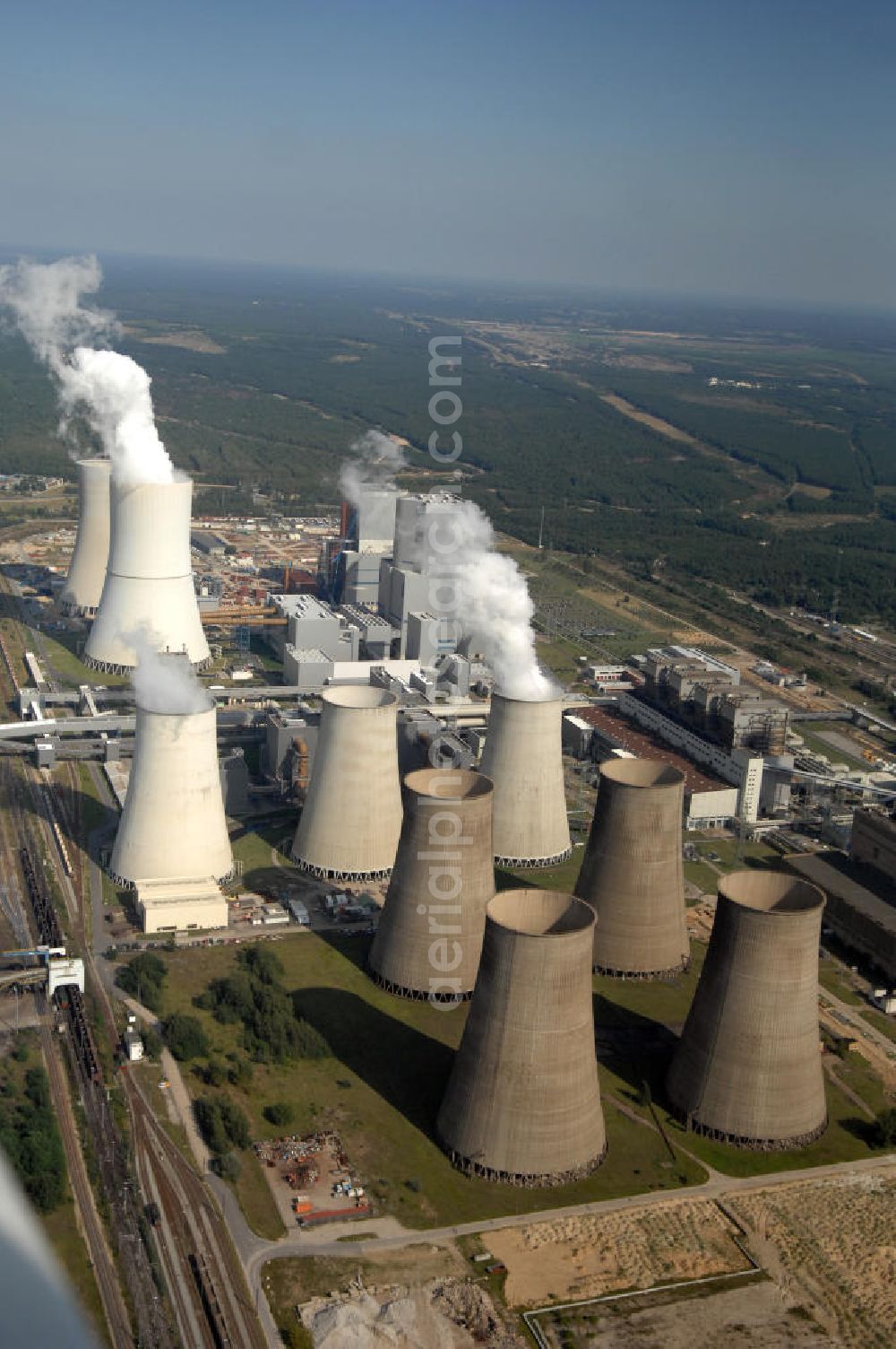 Aerial photograph Boxberg (Oberlausitz) - Blick auf das Kraftwerk Boxberg, ein Braunkohlekraftwerk in der Oberlausitz. Es erreicht eine Leistung von 1900 Megawatt, verteilt auf drei Kraftwerksblöcke. Bis zum Jahr 2011 entsteht am Standort ein weiterer Kraftwerksblock mit einer Leistung von 675 MW. Um diesen mit Kohle zu versorgen, wurde der gestundete Tagebau Reichwalde durch Vattenfall Europe Mining (ehemals LAUBAG) wieder aktiviert. Am 16. Oktober 2006 begannen die Erdarbeiten, und am 13. April 2007 fand die Grundsteinlegung für das neue Kraftwerk statt. Kontakt Vattenfall Europe AG: Tel. +49(0)30 818222, Email: info@vattenfall.de; Kontakt TVF ALTWERT GmbH: Tel. +49(0)3542 893820, Email: info@tvf-altwert.de