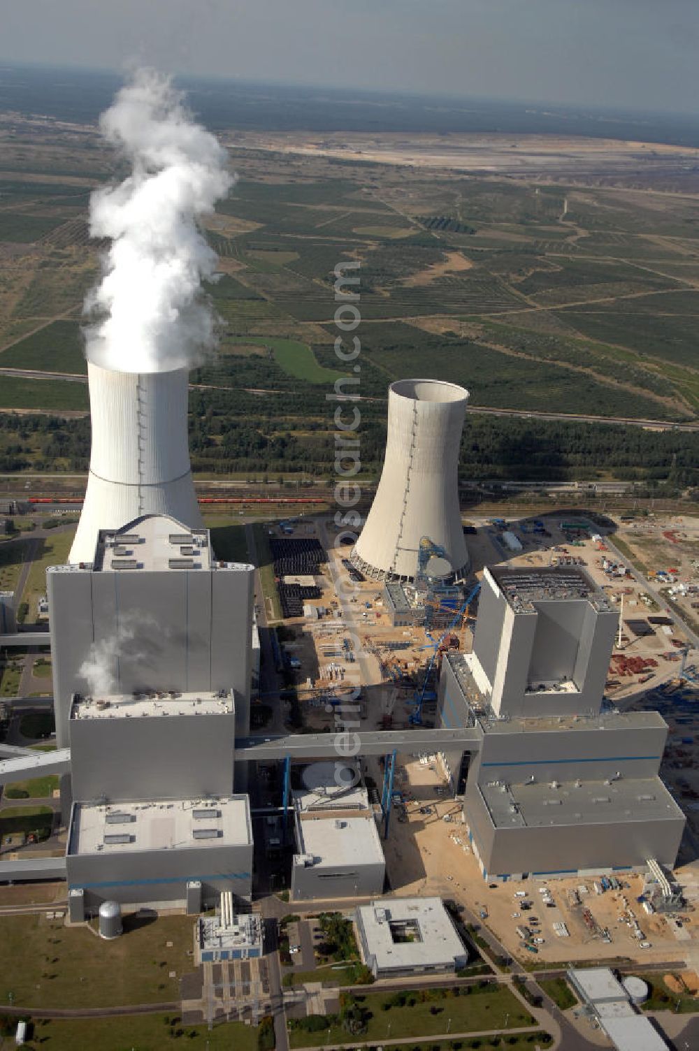 Boxberg (Oberlausitz) from the bird's eye view: Blick auf das Kraftwerk Boxberg, ein Braunkohlekraftwerk in der Oberlausitz. Es erreicht eine Leistung von 1900 Megawatt, verteilt auf drei Kraftwerksblöcke. Bis zum Jahr 2011 entsteht am Standort ein weiterer Kraftwerksblock mit einer Leistung von 675 MW. Um diesen mit Kohle zu versorgen, wurde der gestundete Tagebau Reichwalde durch Vattenfall Europe Mining (ehemals LAUBAG) wieder aktiviert. Am 16. Oktober 2006 begannen die Erdarbeiten, und am 13. April 2007 fand die Grundsteinlegung für das neue Kraftwerk statt. Kontakt Vattenfall Europe AG: Tel. +49(0)30 818222, Email: info@vattenfall.de; Kontakt TVF ALTWERT GmbH: Tel. +49(0)3542 893820, Email: info@tvf-altwert.de