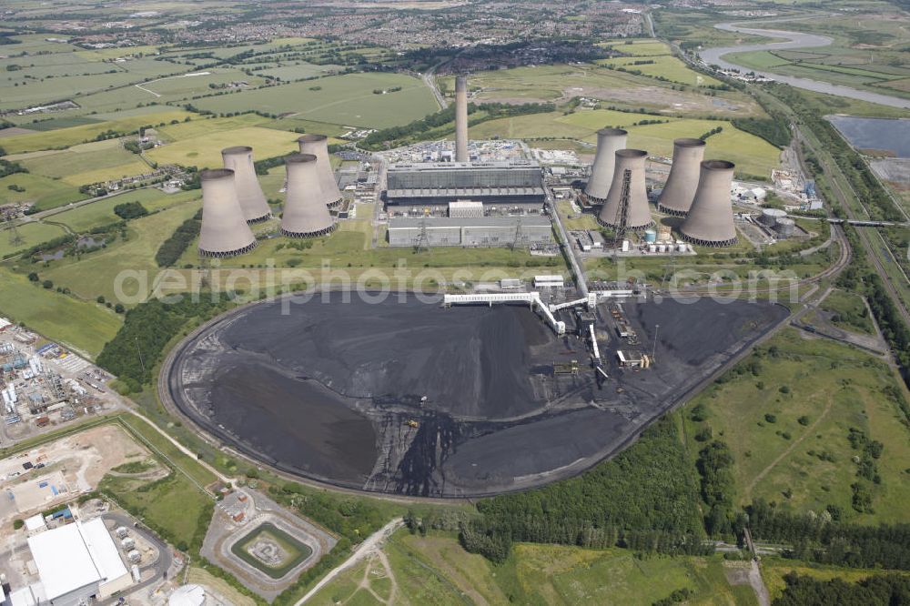 Aerial image Cuerdley - Luftaufnahme des Kohlekraftwerks Fiddlers Ferry. Es befindet sich am Nordufer des Flusses Mersey und hat eine Kapazität von 2 Gigawatt. Aerial view of the Fiddlers Ferry Power Station. It is situated on the north bank of the River Mersey and has a capacity of 2 gigawatts.