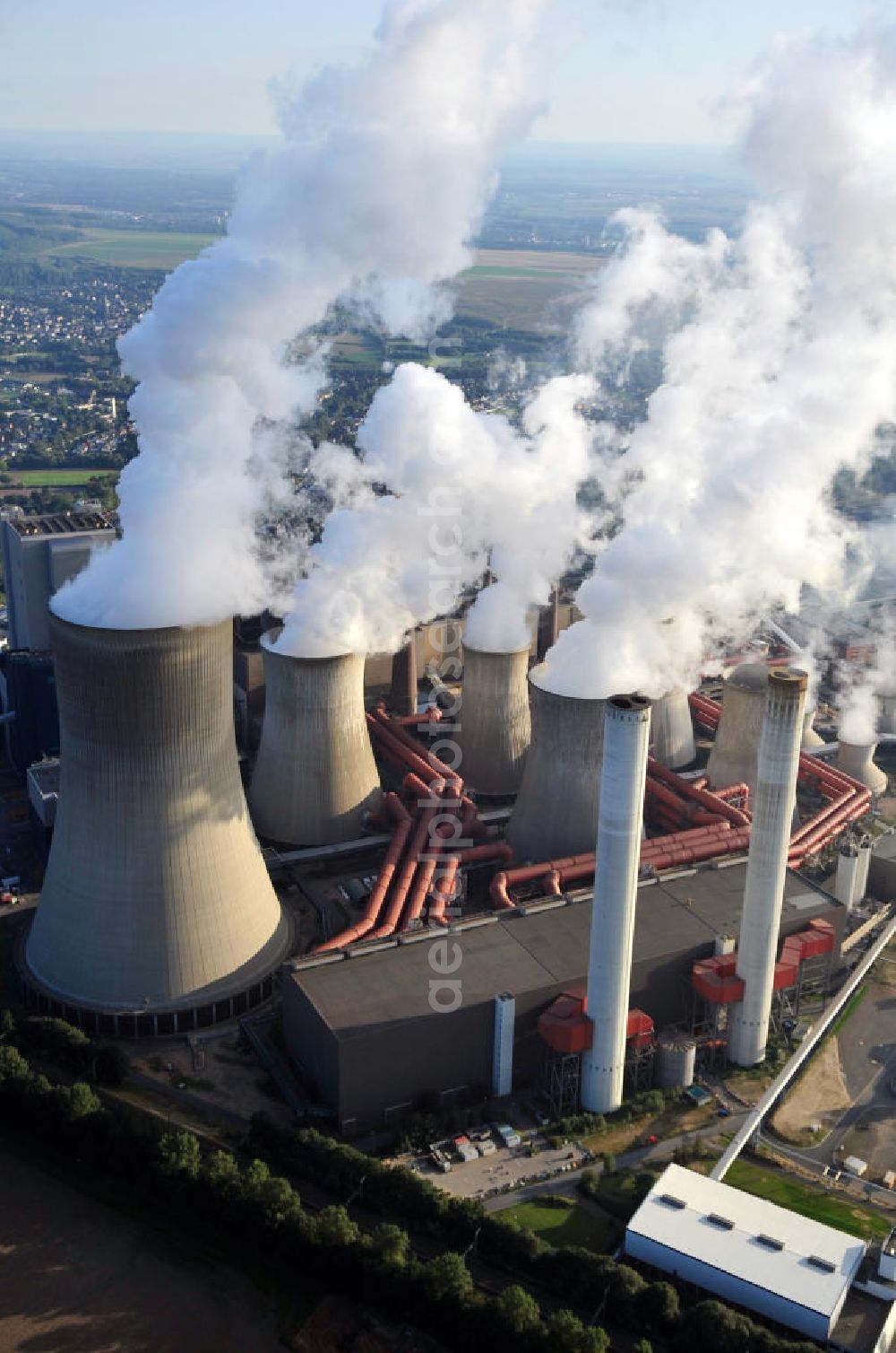 Grevenbroich - Neurath from above - Kraftwerk Neurath des Betreibers RWE in Nordrhein-Westfalen. Aus den Schornsteinen des Heizkraftwerkes steigt Rauch empor. Generating Station Neurath in North Rhine-Westphalia.