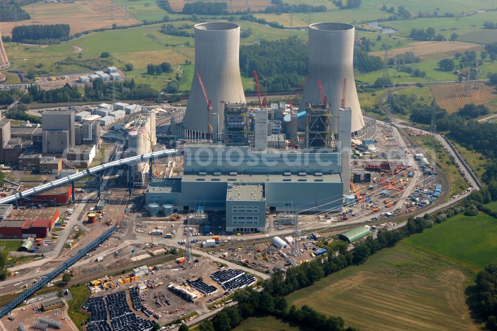 Aerial image Hamm - The coal-fired power plant Kraftwerk Westfalen of RWE with new buildings and construction site at the Siegenbeckstrasse in Schmehausen district in Hamm in North Rhine-Westphalia. The plant will be expanded to include the coal blocks D and E with two cooling towers