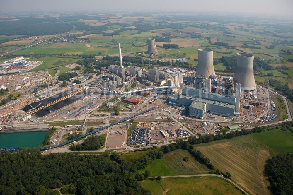 Aerial photograph Hamm - The coal-fired power plant Kraftwerk Westfalen of RWE with new buildings and construction site at the Siegenbeckstrasse in Schmehausen district in Hamm in North Rhine-Westphalia. The plant will be expanded to include the coal blocks D and E with two cooling towers