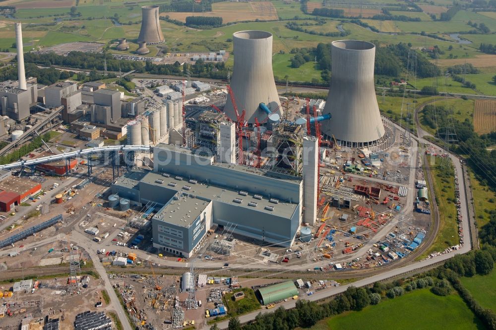 Hamm from above - The coal-fired power plant Kraftwerk Westfalen of RWE with new buildings and construction site at the Siegenbeckstrasse in Schmehausen district in Hamm in North Rhine-Westphalia. The plant will be expanded to include the coal blocks D and E with two cooling towers