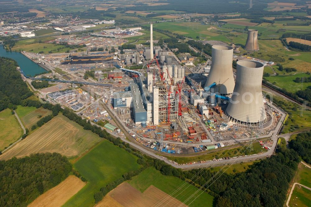 Hamm from the bird's eye view: The coal-fired power plant Kraftwerk Westfalen of RWE with new buildings and construction site at the Siegenbeckstrasse in Schmehausen district in Hamm in North Rhine-Westphalia. The plant will be expanded to include the coal blocks D and E with two cooling towers