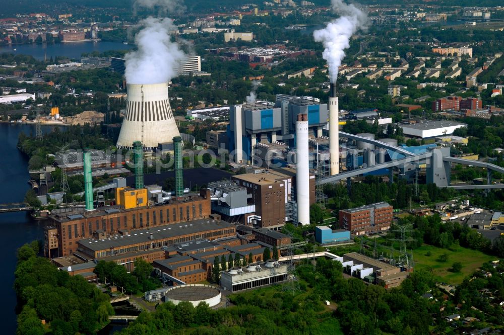 Berlin from the bird's eye view: Power plants and exhaust towers of thermal power stations Reuter and Reuter-West on the riverbank of the Spree in the Siemensstadt part in Berlin in Germany