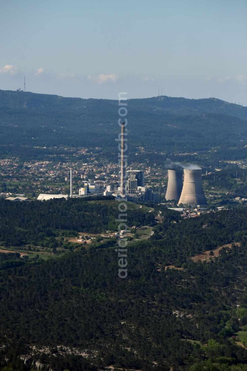 Aerial photograph Beaurecueil - Power plants and exhaust towers of thermal power station in Beaurecueil in Provence-Alpes-Cote d'Azur, France