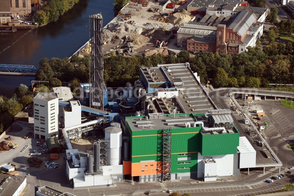Aerial image Berlin - Power plants and exhaust towers of thermal power station BSR Muellheizkraftwerk Ruhleben on the Freiheit in Berlin